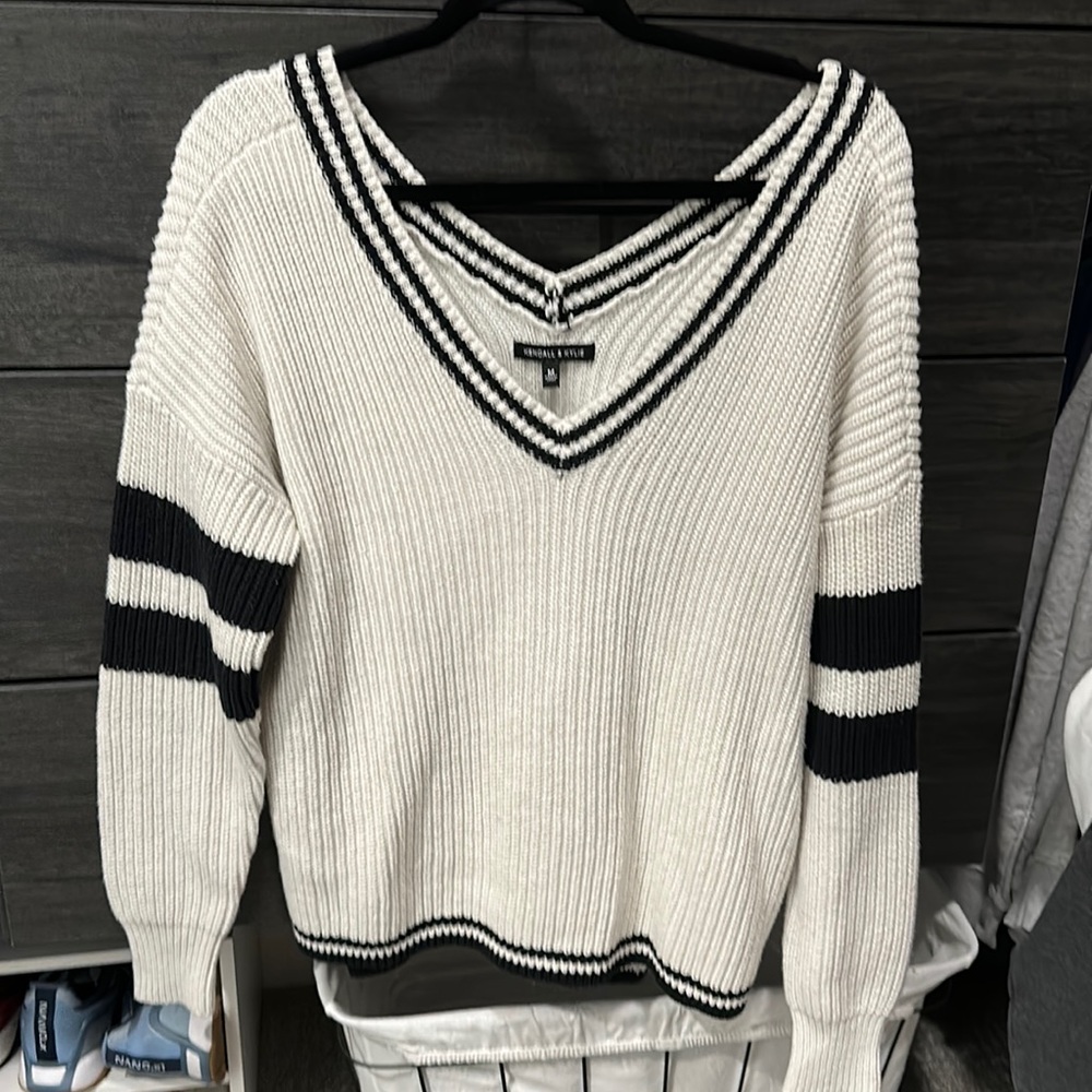 kendall and kylie oversized sweater!! size medium